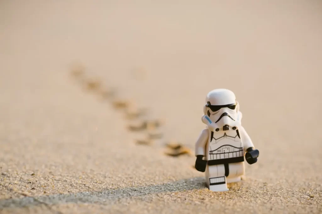 stormtrooper-walking-on-sand